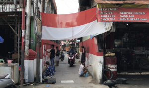 Warga Gang Mosi 1 rt 21 & 22 percantik lingkungan dengan mural.