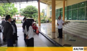 Kepala UPTD PPO Dispora Kaltim, Sayid Husein Sadly, adakan apel