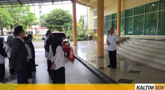 Kepala UPTD PPO Dispora Kaltim, Sayid Husein Sadly, adakan apel