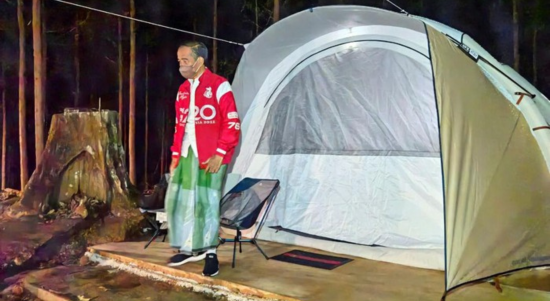 Foto : Presiden Jokowi saat berkemah di IKN. Sumber foto : Istimewa.