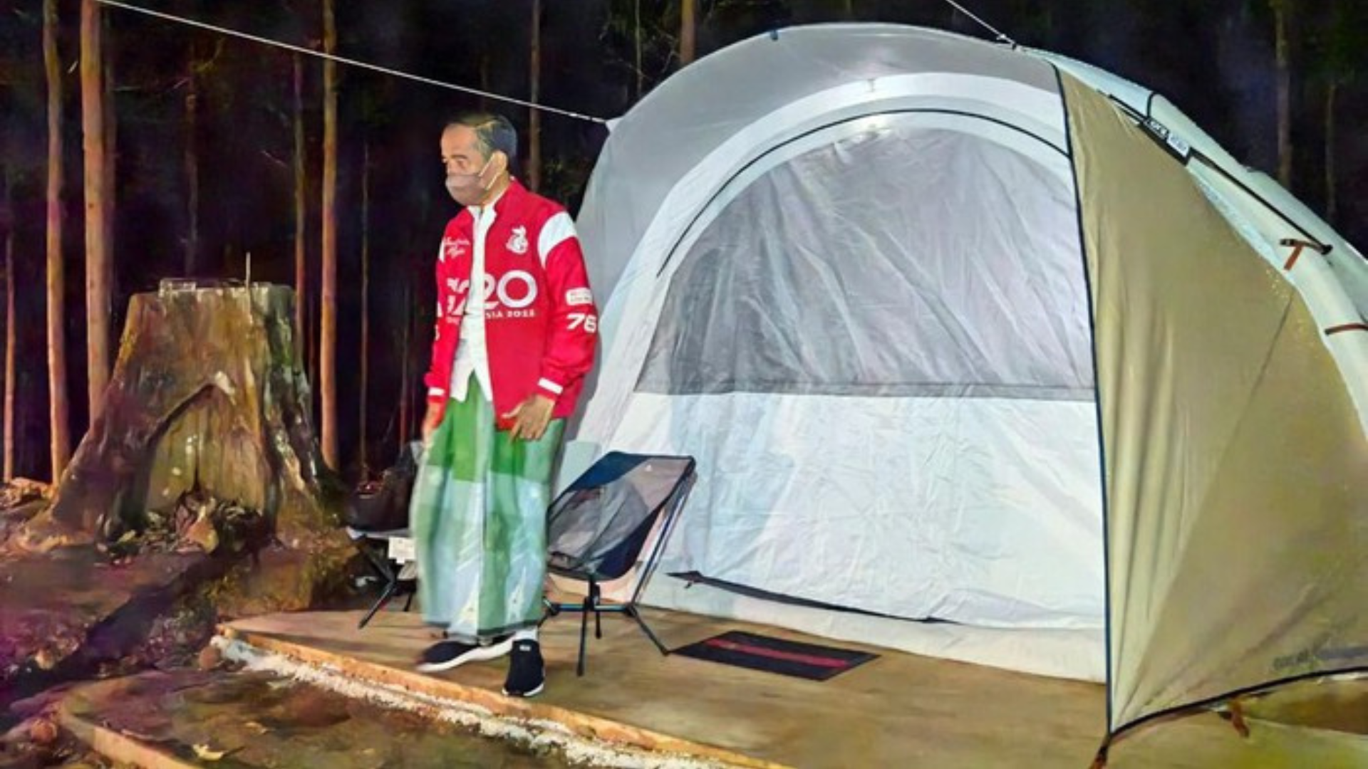 Foto : Presiden Jokowi saat berkemah di IKN. Sumber foto : Istimewa.