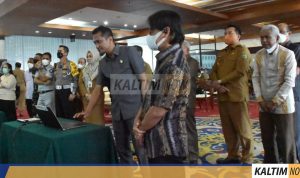Nidya Listiyono, menghadiri Gebyar Pajak 2022 yang diselenggarakan Badan Pendapatan Daerah (Bapenda) Provinsi Kaltim, di ruang Ruhui Rahayu, Kantor Gubernur Kaltim, Senin (10/10/2022). Sumber: Humas DPRD Kaltim