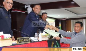 DPRD Provinsi Kalimantan Timur (Kaltim) menggelar rapat Paripurna ke-49 dengan agenda penyampaian laporan Badan Pembentukan Peraturan Daerah (Bapemperda), terhadap program pembentukan peraturan daerah (Propemperda) 2022 dan 2023. Sumber: Humas DPRD Kaltim
