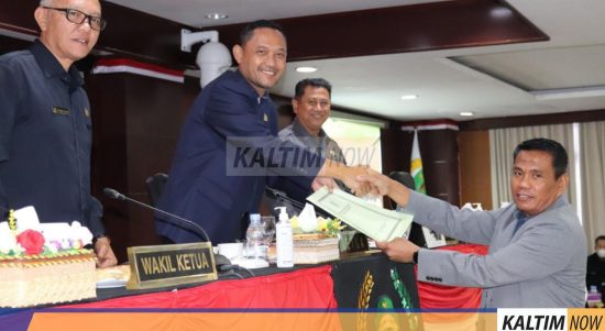 DPRD Provinsi Kalimantan Timur (Kaltim) menggelar rapat Paripurna ke-49 dengan agenda penyampaian laporan Badan Pembentukan Peraturan Daerah (Bapemperda), terhadap program pembentukan peraturan daerah (Propemperda) 2022 dan 2023. Sumber: Humas DPRD Kaltim
