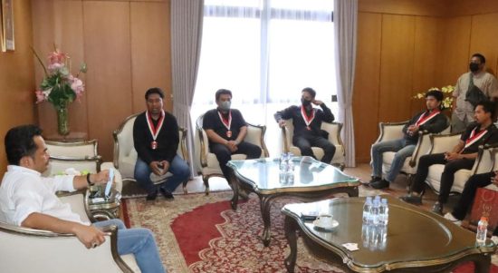 Dewan Pimpinan Daerah (DPD) Gerakan Mahasiswa Nasional Indonesia (GMNI) Kalimantan Timur (Kaltim), bertandang dan silaturahmi ke DPRD Kaltim, yang sambut baik oleh Ketua Dewan, Hasanuddin Mas'ud, Jumat (4/11/2022). Sumber: IST