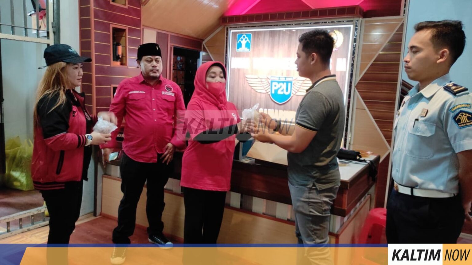 Rangkaian HUT Partai, DPD PDI Pejuangan Kaltim Bagikan Ribuan Makanan ...