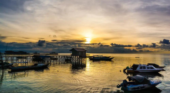 Foto : Sunset di Pantai Derawan, Kalimantan Timur. Sumber Foto : ik.imagekit.io