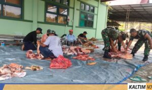 Maknai Hari Raya Idul Adha, Koramil Loa Janan Salurkan Daging Kurban