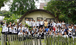 Foto : Para Peserta Jelajah Saat Di Rumah Lengkung PNW. Sumber : Kaltimnow.id