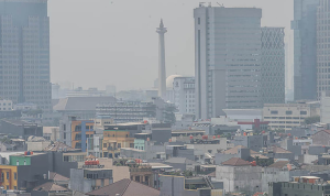Foto : Kabut pekat yang menyelimuti udara di daerah Jakarta. Sumber : Istimewa.