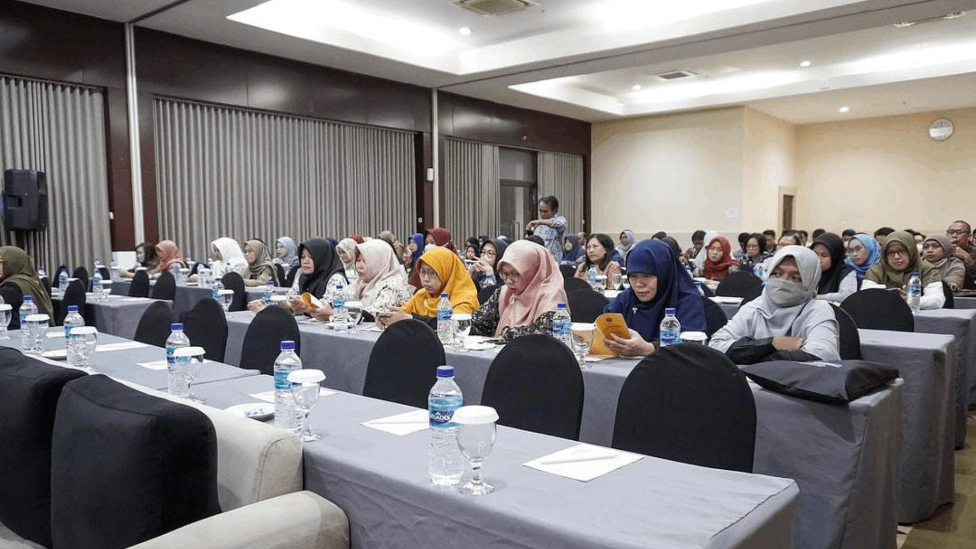 Foto : Sejumlah peserta mengikuti ujian kompetensi di Hotel Horison Sagita Balikpapan. Sumber : Kaltimnow.id