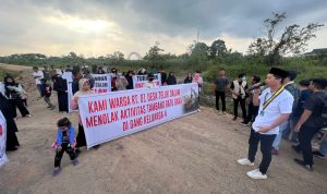 Puluhan Warga Desa Teluk Dalam Tolak Aktivitas Tambang Ilegal Dekat Pemukiman