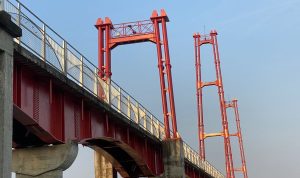 Jembatan untuk Akses Kendaraan Menuju Pulau Kumala