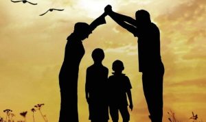 Ilustrasi. Orang Tua Bermain Bersama Anak,