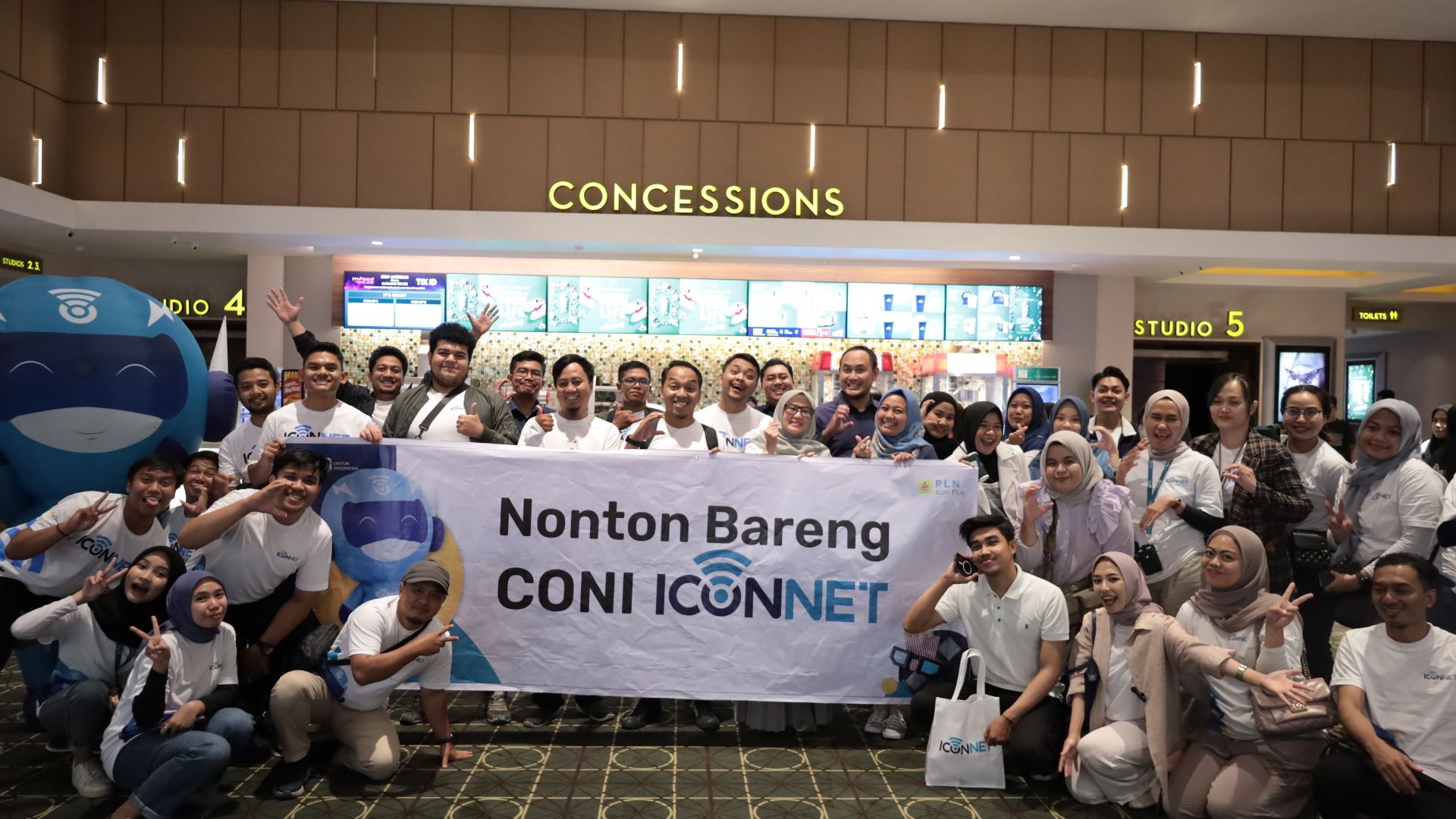 Foto : Nobar Iconnet Samarinda, di XXI Samarinda Square.