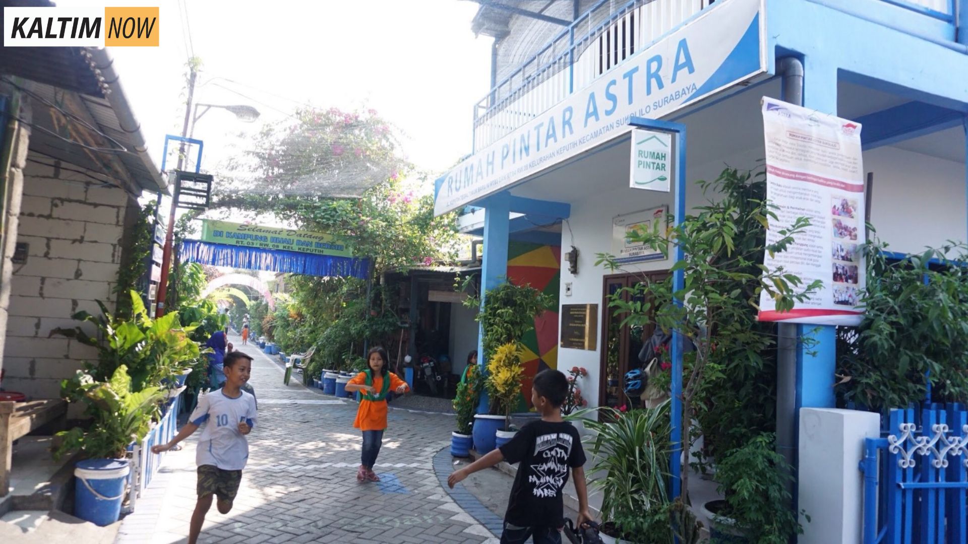 Foto : Kampung Berseri Astra (KBA) Keputih Tegal Timur Surabaya.