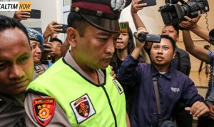 Foto : Aipda Robig Zaenudin Usai Keluar Dari Ruang Sidang di Polda Jateng. Sumber : Istimewa.