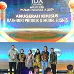 Foto : BRI Menerima Penghargaan dari IDX Channel Kategori Anugerah Khusus Produk dan Model Bisnis Inovasi atas Layanan Virtual dan Anti Fraud. Sumber : BRI.