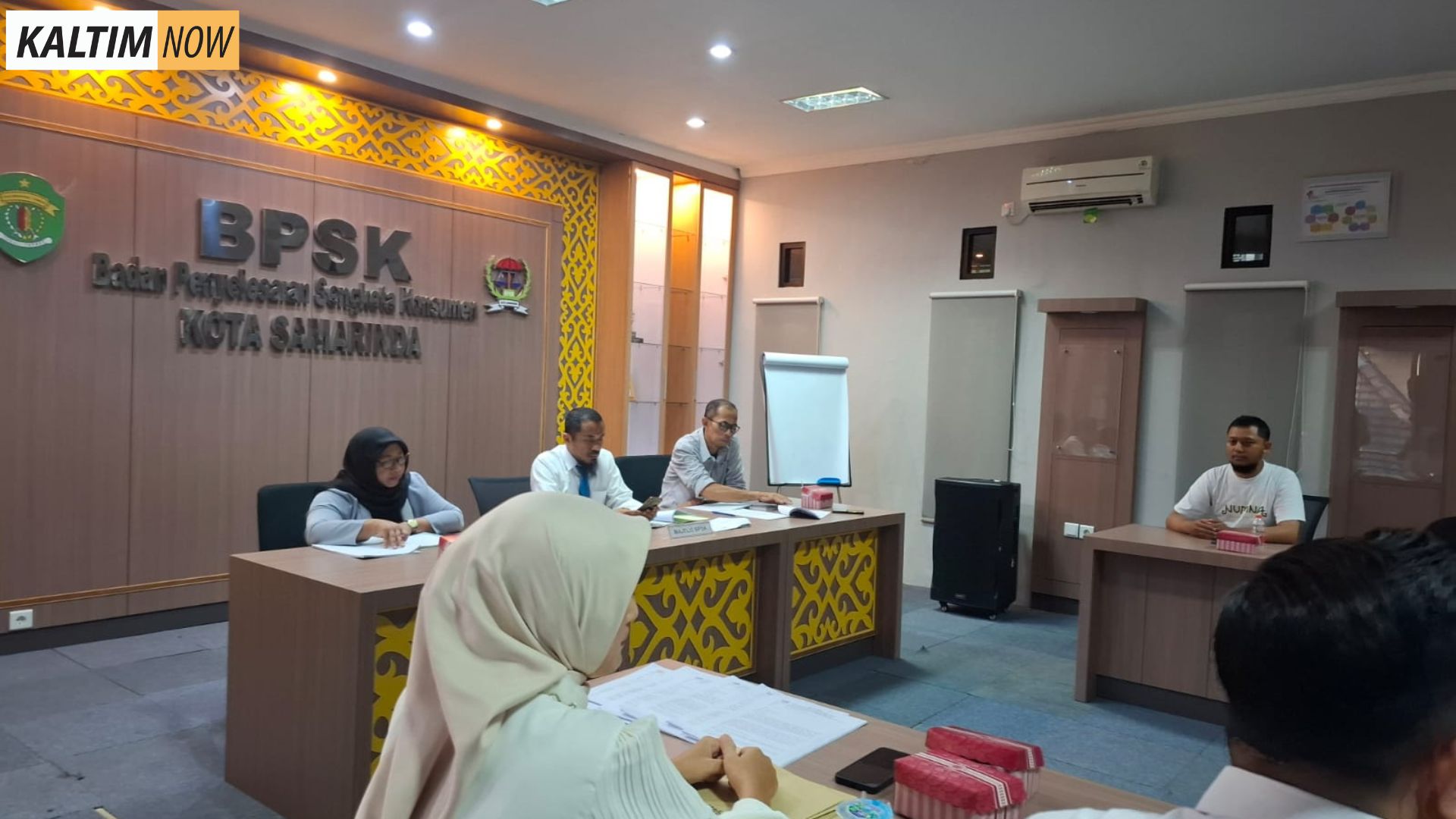 Foto : Proses Mediasi antara pihak Tea Weai dan AJP, di Gedung UMKM Provinsi Kaltim. Sumber Foto : Istimewa.