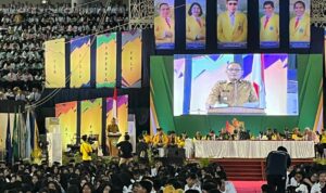 Foto: Suasana PKKMB Unmul 2025 Diwarnai Aksi Diam Mahasiswa saat Seno Aji Bicara Gratispol. Sumber: Istimewa.