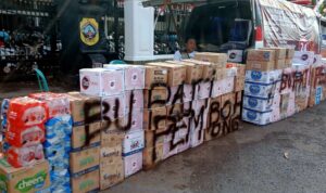 Foto: Aksi warga dalam pengumpulan donasi jelang aksi unjuk rasa tolak kenaikan PBB P2 yang rencananya akan dilaksanakan pada 13 Agustus 2025 mendatang. Sumber: Istimewa.