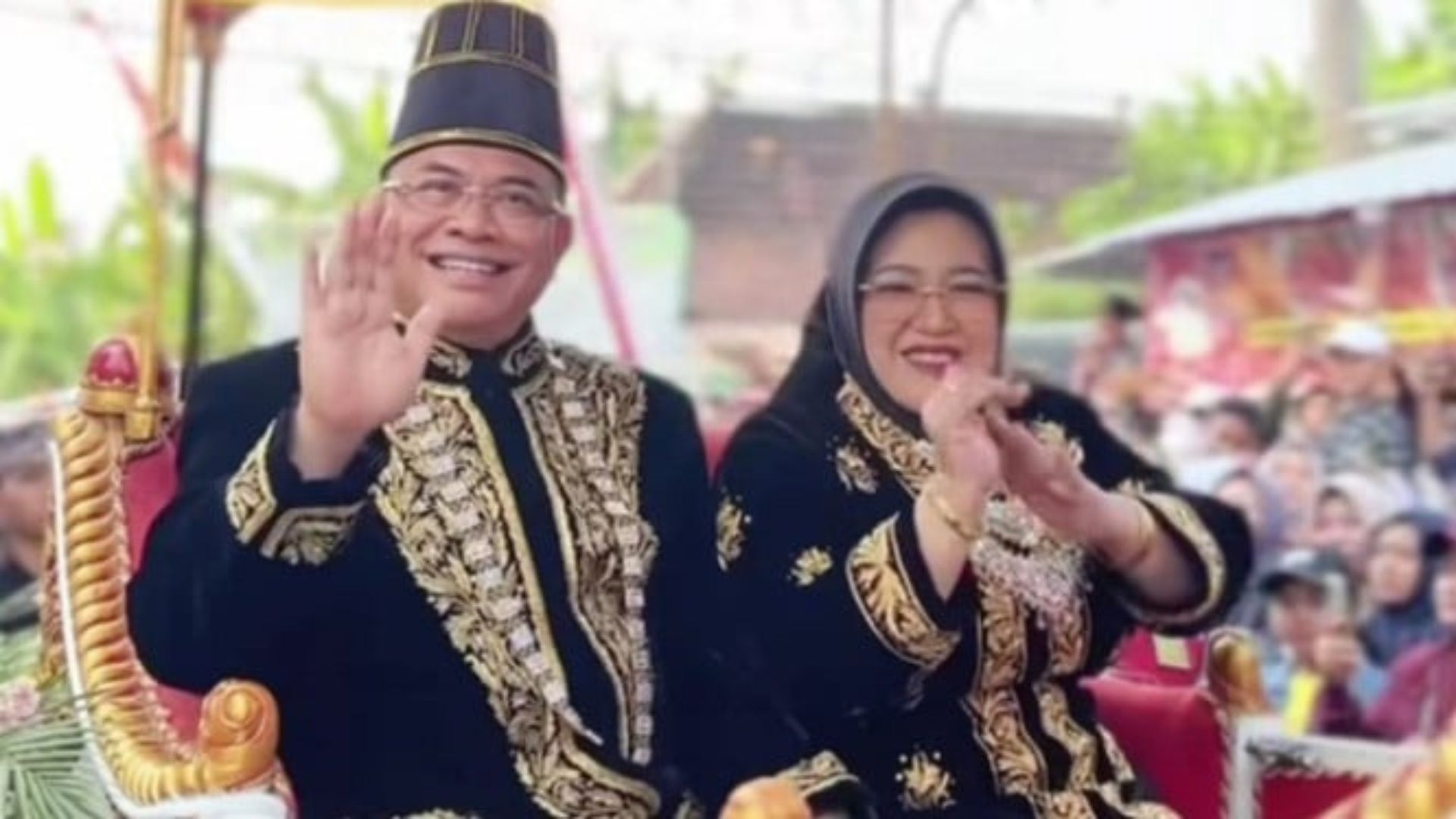 Foto: Bupati Pati, Sudewo dan istri. Sumber: Istimewa.