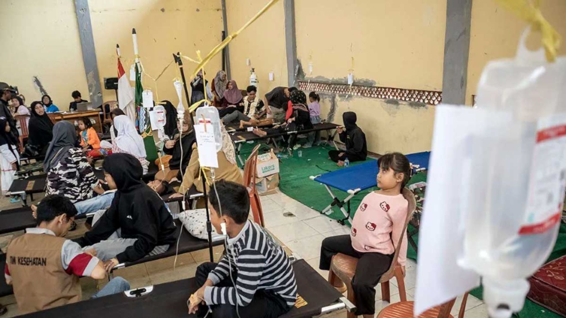 Foto: Para murid yang menerima MBG mengalami keracunan. Sumber: Istimewa.