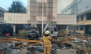 Foto: Kebakaran Landa Gedung Markas Gegana di Kramat Raya, Jakarta Pusat. Sumber: Istimewa.