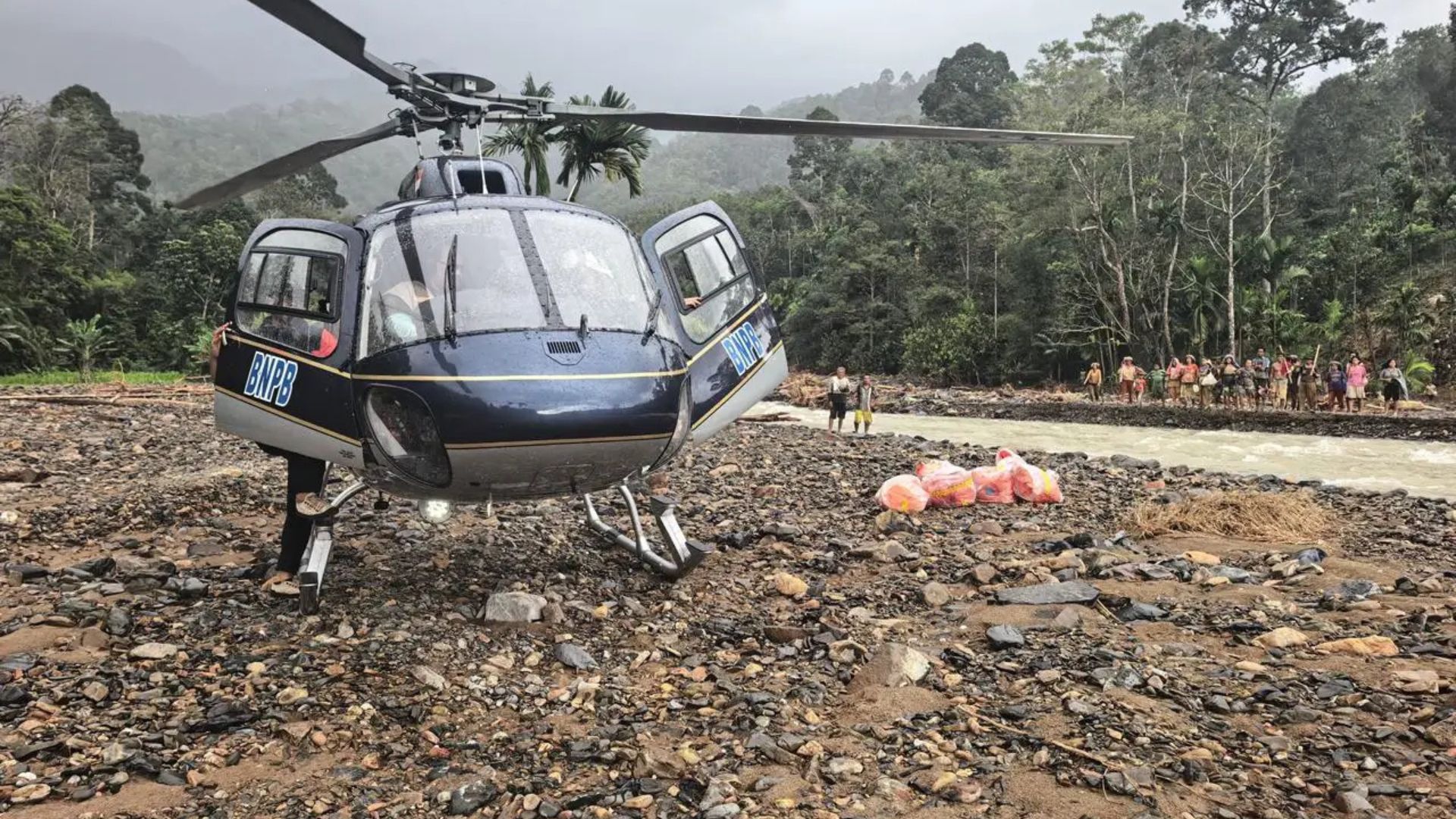 Foto: Helikopter BNPB. Sumber: BNPB.