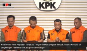 Foto: Ott oleh KPK di lingkungan Pemerintah Kabupaten Ponorogo, Jawa Timur. Sumber: KPK.