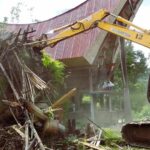 Foto: Tongkonan Ka'pun Berusia Tiga Abad Dirobohkan. Sumber: Istimewa.