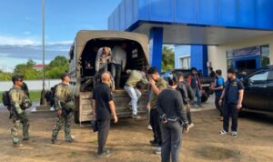 Foto: 15 WNA Asal Cina Diserahkan ke Imigrasi dan Polisi. Sumber: Istimewa.