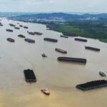 Foto: Aktivitas Kapal Tongkang Pengangkut Batu Bara di Sungai Mahakam, Samarinda, Kalimantan Timur. Sumber: Istimewa.