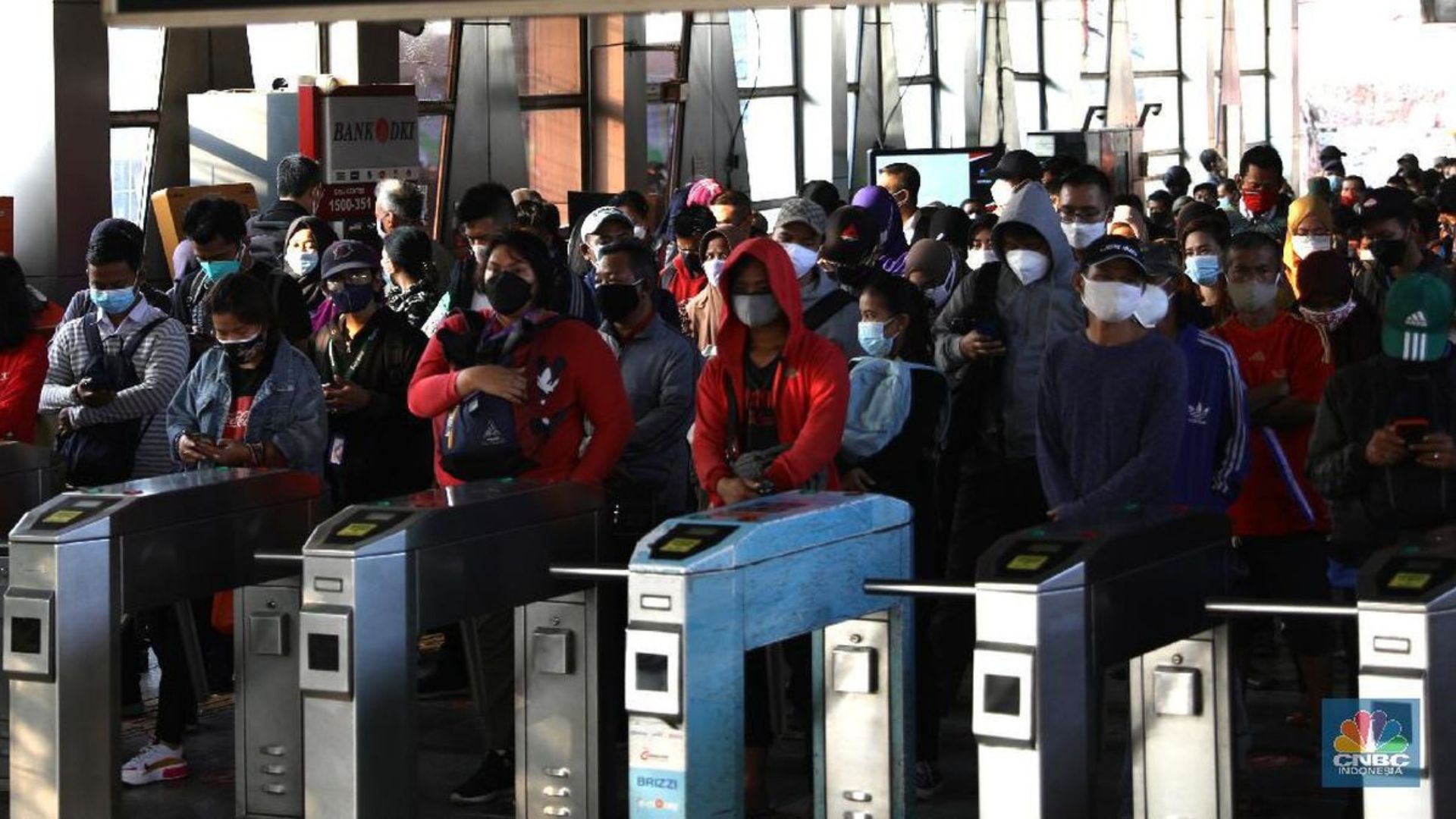 Foto: Suasana antrian KRL di Jakarta. Sumber: Istimewa.