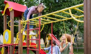 Foto: Ilustrasi anak-anak sedang bermain di taman. Sumber: Istimewa.