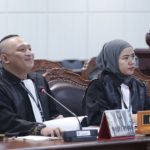 Foto: Dokter Ria Merryanti, Advokat Syamsul Jahidin, dan Dokter Hapsari Indrawati, mengajukan permohonan uji materi UU ASN. Sumber: Istimewa. Foto: Dokter Ria Merryanti, Advokat Syamsul Jahidin, dan Dokter Hapsari Indrawati, mengajukan permohonan uji materi UU ASN. Sumber: Istimewa.