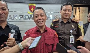 Foto: Kasi Pidsus Kejati Jatim, Wagiyo (tengah) saat diwawancari awak media. Sumber: Istimewa. Foto: Kasi Pidsus Kejati Jatim, Wagiyo (tengah) saat diwawancari awak media. Sumber: Istimewa.