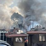 Foto: Dua Rumah Dinas Polisi di Pekanbaru Terbakar, Mobil Fortuner dan Pajero Selamat. Sumber: Istimewa. Foto: Dua Rumah Dinas Polisi di Pekanbaru Terbakar, Mobil Fortuner dan Pajero Selamat. Sumber: Istimewa.