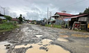 Foto: Salah satu ruas jalan yang rusak di Kalimantan Timur. Sumber: Istimewa.