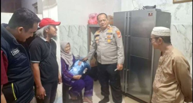 Foto: Bayi Perempuan Ditemukan Telantar di Gerobak Nasi Uduk Pasar Minggu, Disertai Surat Diduga dari Kakaknya. Sumber: Istimewa.