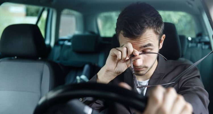 Foto: Ilustrasi Lelah Saat Berkendara. Sumber: Istimewa.