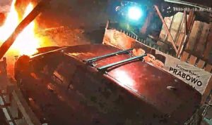 Foto: Rumah Aktivis Risman Lase Dilempar Bom Molotov oleh Orang Tak Dikenal. Sumber: Istimewa. Foto: Rumah Aktivis Risman Lase Dilempar Bom Molotov oleh Orang Tak Dikenal. Sumber: Istimewa.