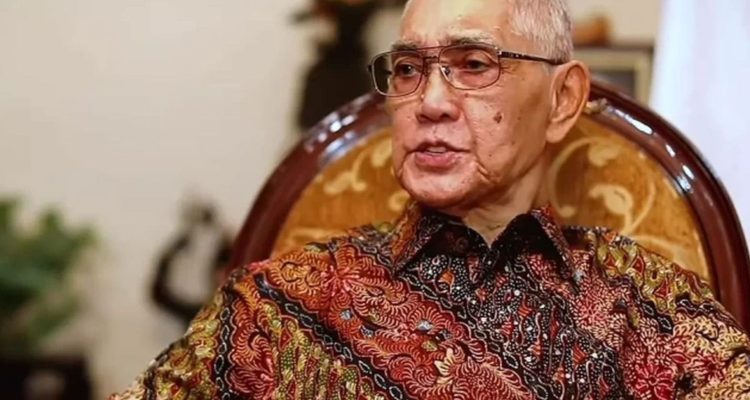 Foto: Wakil Presiden ke-6 RI Try Sutrisno Meninggal Dunia di Usia 90 Tahun. Sumber: Istimewa.
