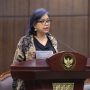 Foto: Perwakilan CALS, Bivitri Susanti saat sidang di MK. Sumber: MK.