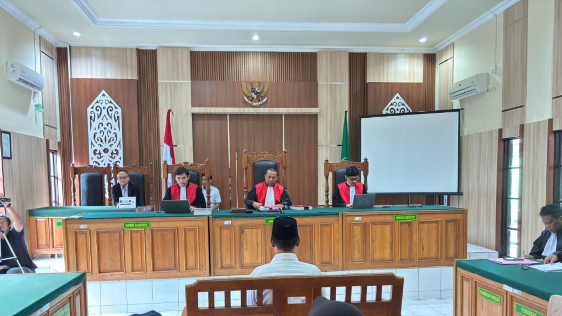 Foto: Setelah menjalani proses hukum selama sembilan bulan, Misran Toni akhirnya dinyatakan bebas oleh Pengadilan Negeri Tanah Grogot dalam sidang yang digelar pada Kamis (16/4/2026). Sumber: Istimewa.