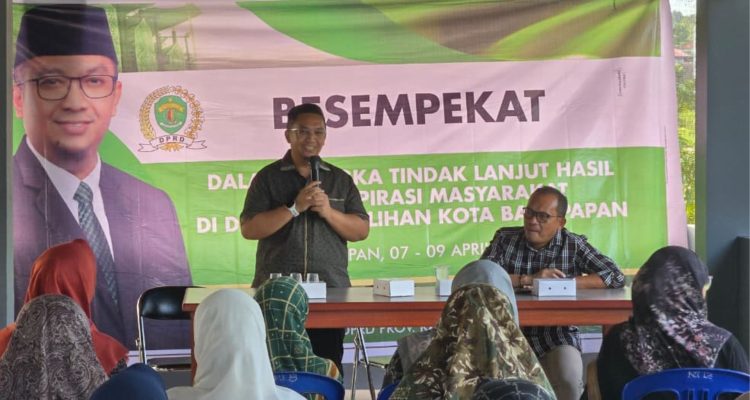 Foto: Anggota DPRD Kalimantan Timur, Nurhadi Saputra menggelar kegiatan serap aspirasi masyarakat di kawasan Jalan Indrakila, Kelurahan Gunung Samarinda. Sumber: Istimewa.