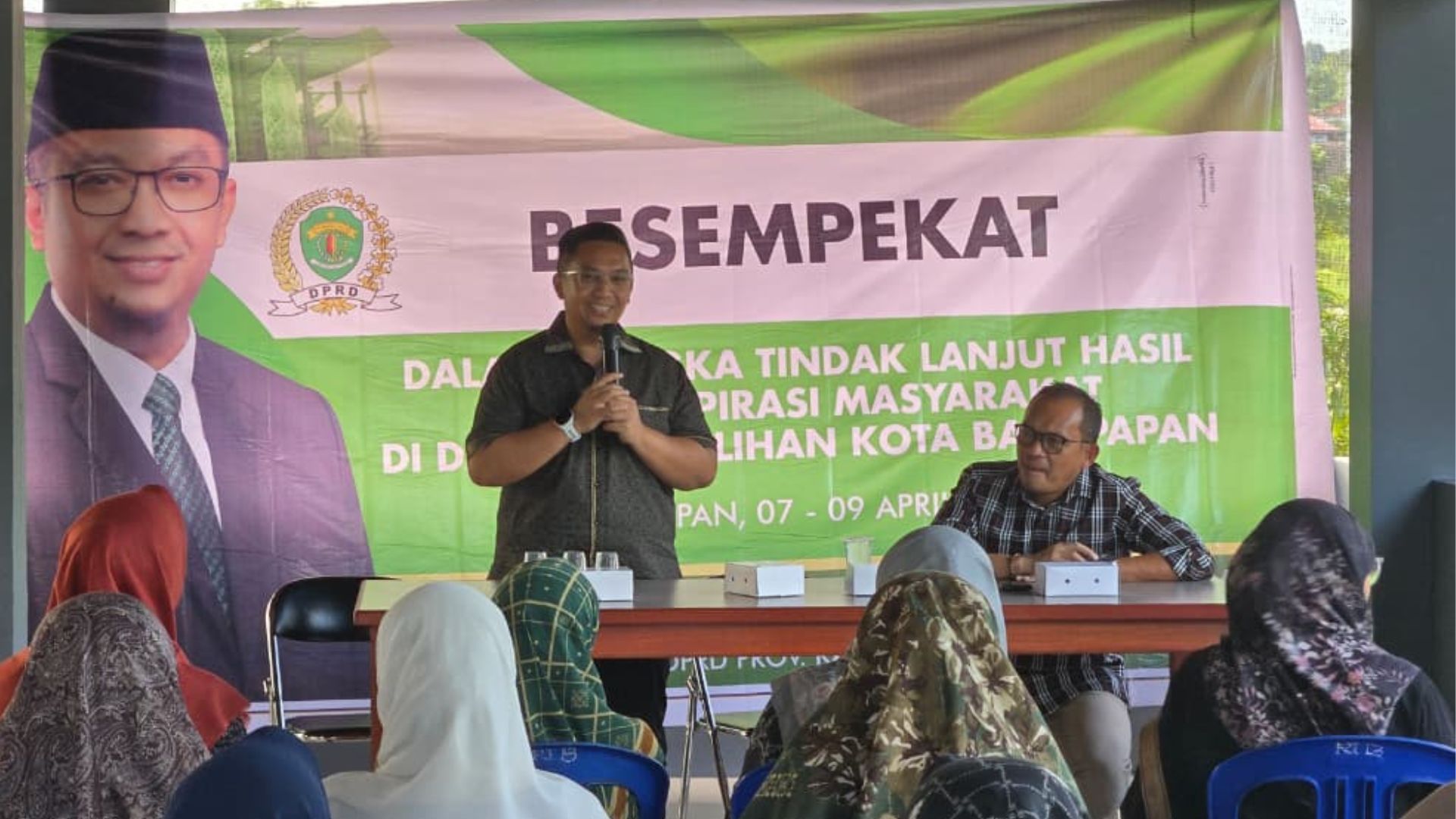 Foto: Anggota DPRD Kalimantan Timur, Nurhadi Saputra menggelar kegiatan serap aspirasi masyarakat di kawasan Jalan Indrakila, Kelurahan Gunung Samarinda. Sumber: Istimewa.