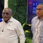 Foto: Menteri HAM Natalius Pigai, nilai opini publik harus dijawab dengan data, bukan kriminalisasi. Sumber: Istimewa.