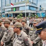 Foto: Petugas gabungan keamanan siaga di Kantor Gubernur Kaltim. Sumber: Istimewa.