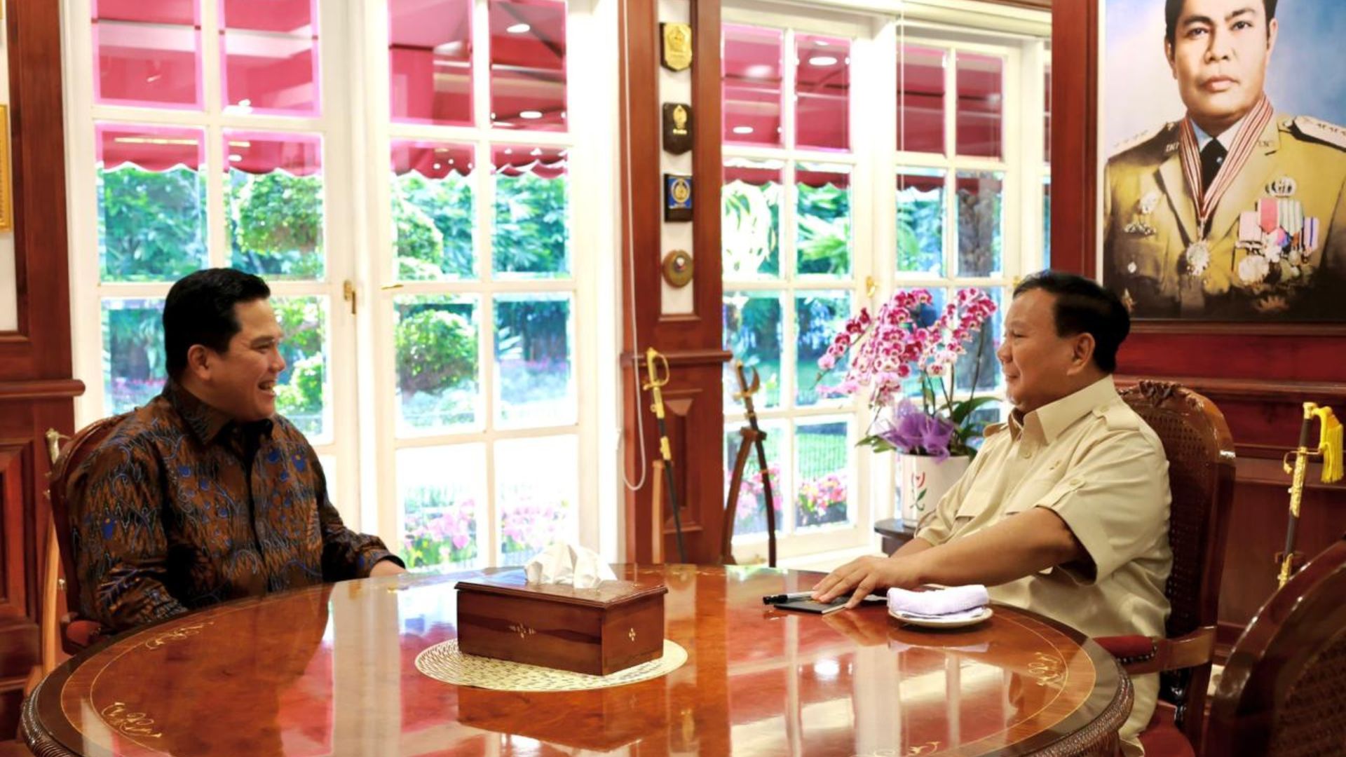 Foto: Menteri Pemuda dan Olahraga RI, Erick Thohir, bertemu Presiden RI Prabowo Subianto. Sumber: Kemenhan.